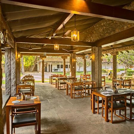 โรงแรมเดอะ เฮอริเทจ มาดูไร มทุราย ภายนอก รูปภาพ The restaurant at the hotel