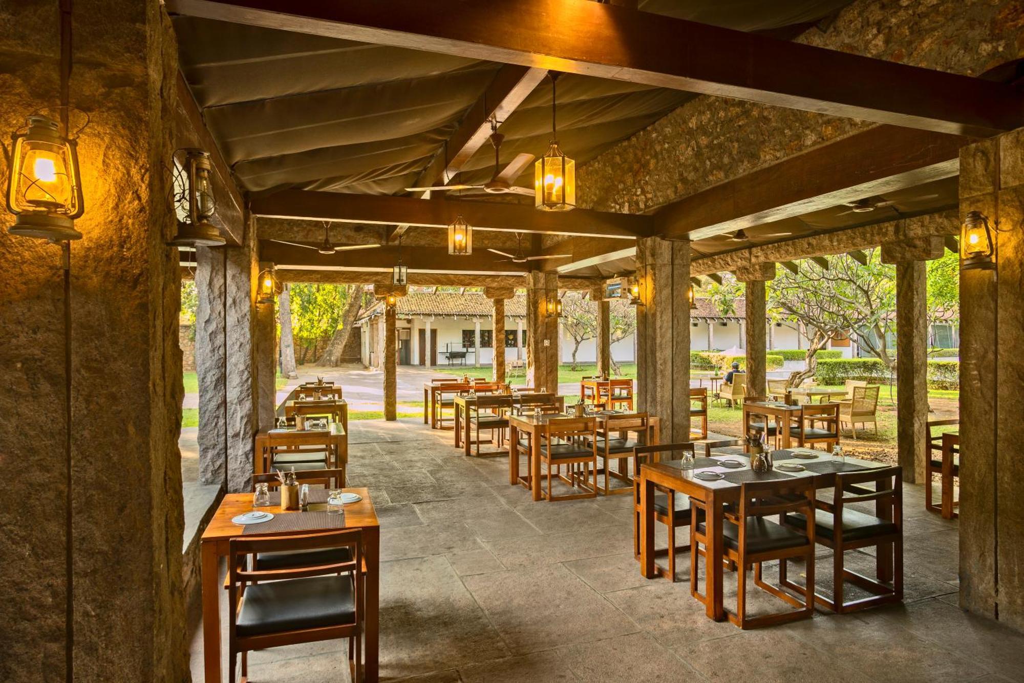 โรงแรมเดอะ เฮอริเทจ มาดูไร มทุราย ภายนอก รูปภาพ The restaurant at the hotel