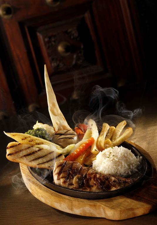 โรงแรมเดอะ เฮอริเทจ มาดูไร มทุราย ภายนอก รูปภาพ A dish from the restaurant