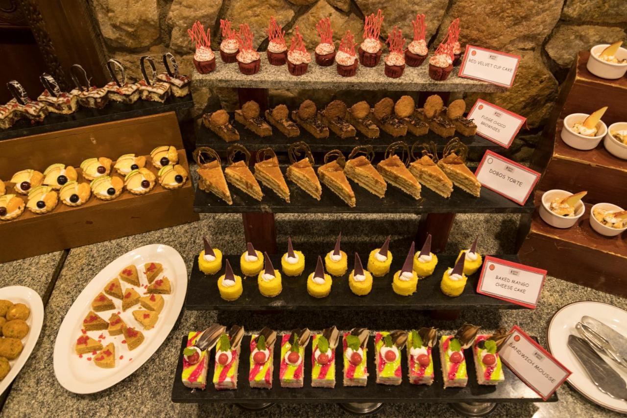โรงแรมเดอะ เฮอริเทจ มาดูไร มทุราย ภายนอก รูปภาพ A selection of desserts